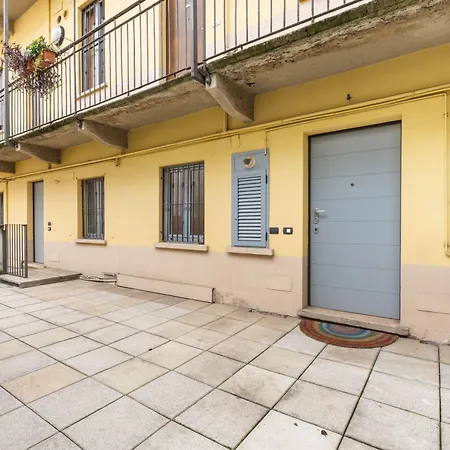 Stayeasy Rosales - Porta Garibaldi Design Flat Apartmán *