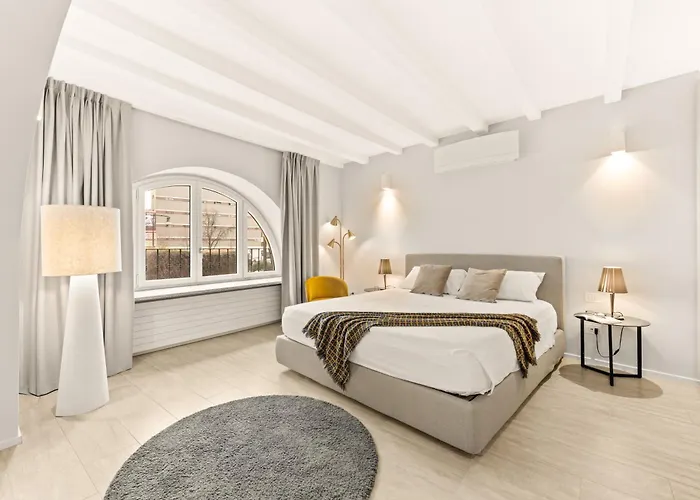 Stayeasy Rosales - Porta Garibaldi Design Flat Appartamento *